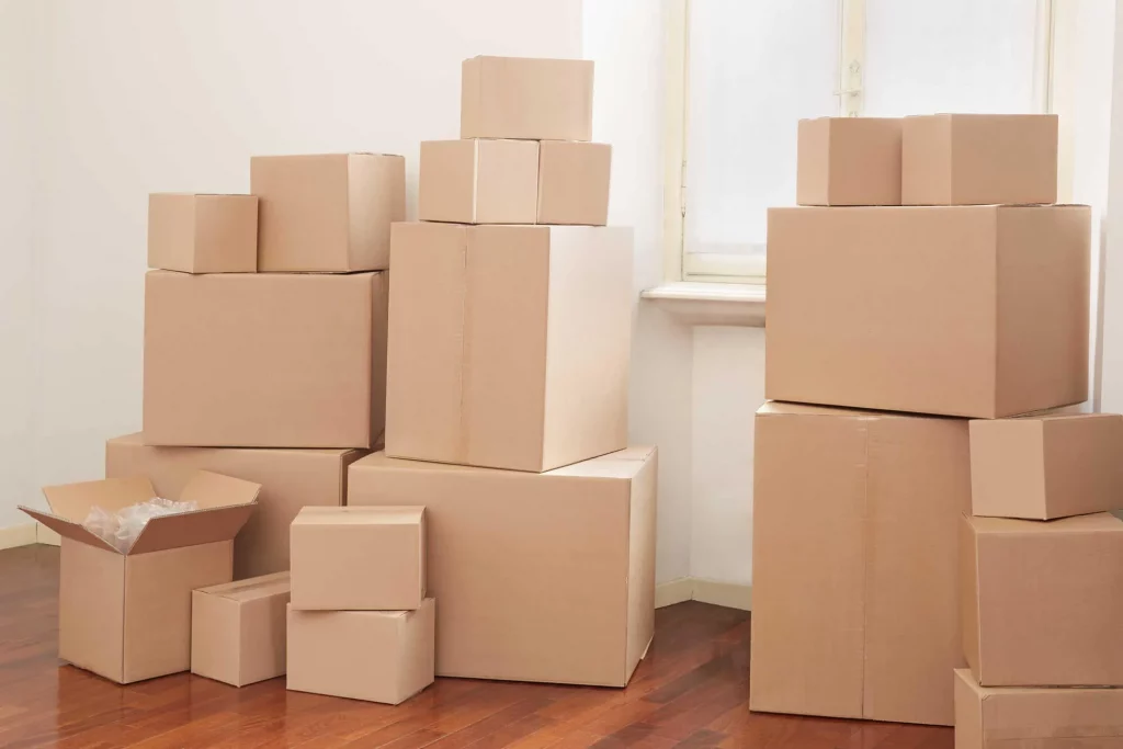 Gepackte Umzugskartons von TipTop Move für den Fernumzug ab Konstanz