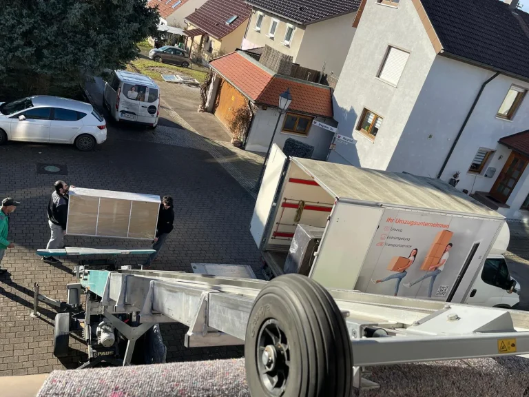 Umzugswagen von TipTop Move im Einsatz